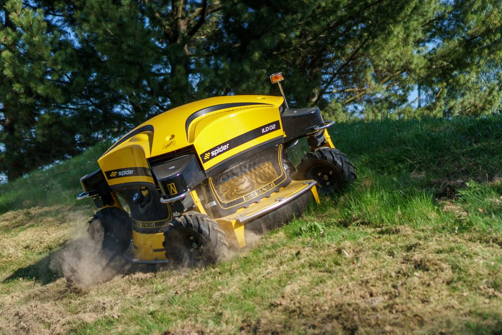 Photo of a SPIDER slope mower mowing the grass. Model ILD02.